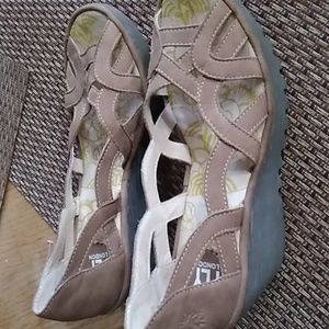 Fly London Yadi Tan Wedge Yadi Fly Sandals